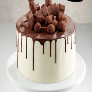 Kinder And Buttercream Cake